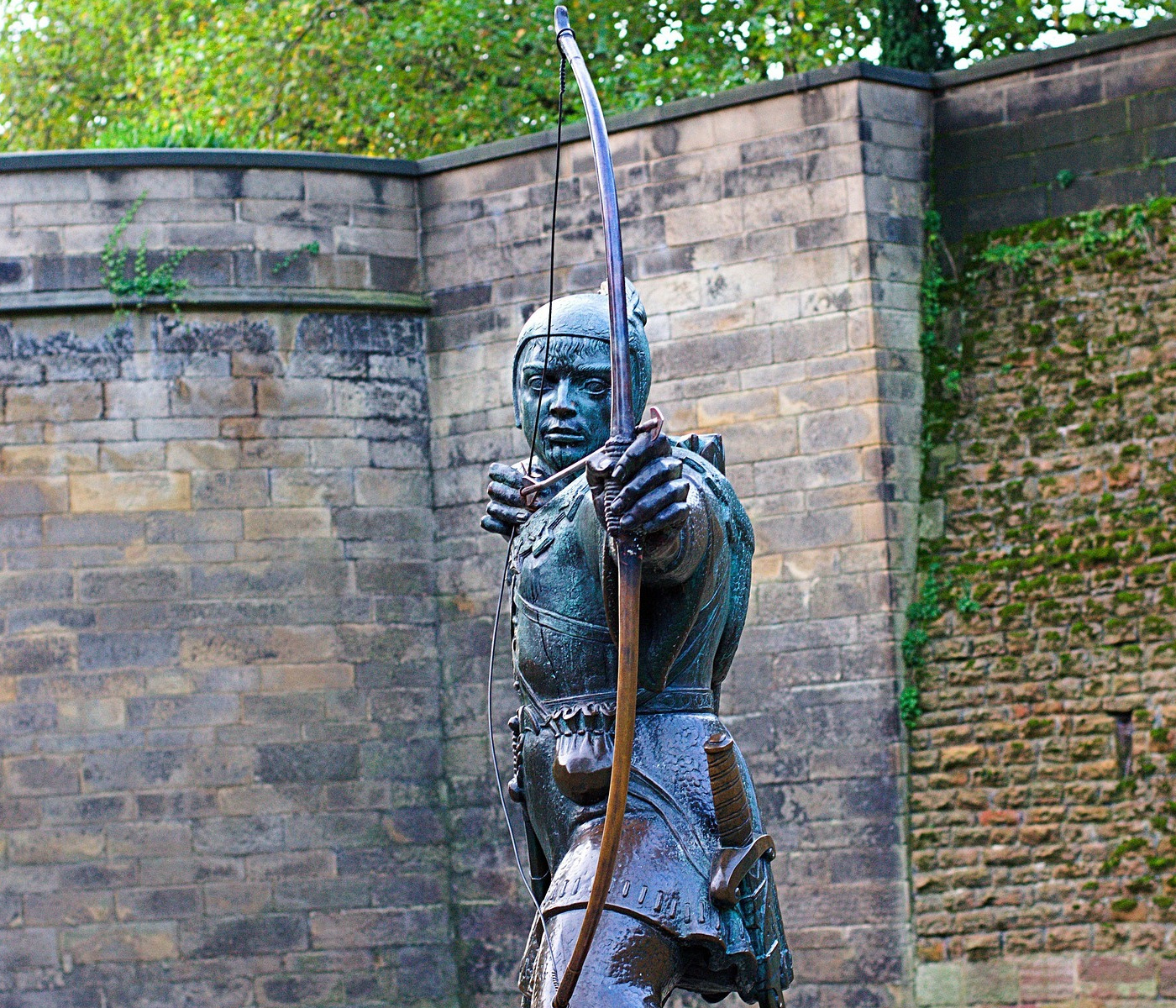 Robin hood statue
