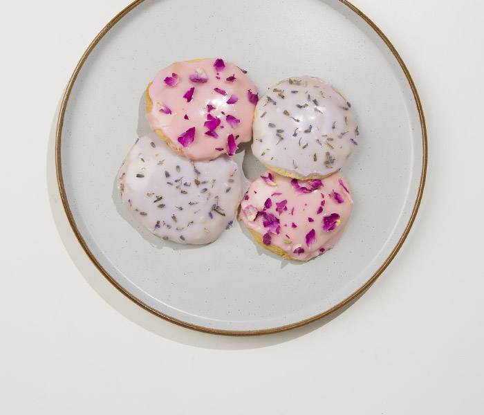 Photo for the journal post: Floral crafts: baking with blooms