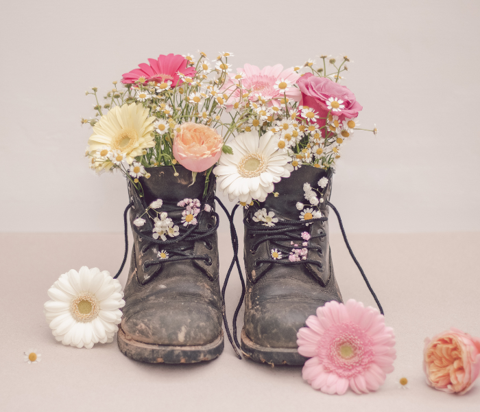 Photo for the journal post: Decorating differently: how to display your flowers with a twist!