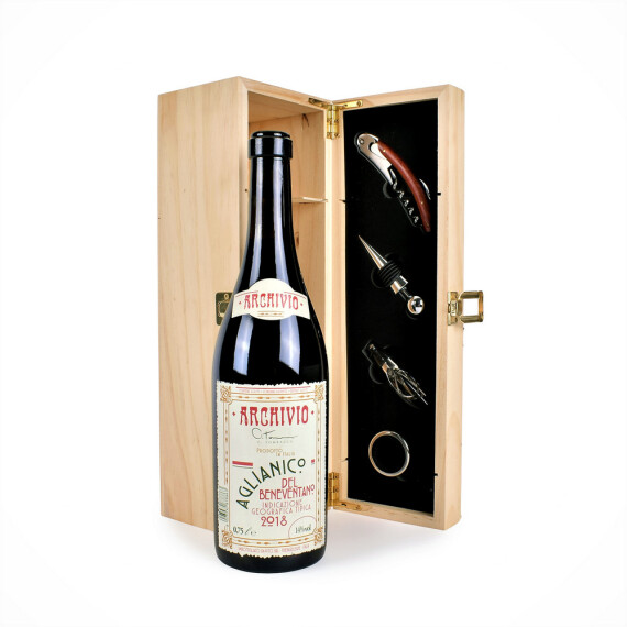 Wine & Accessories Gift Box image